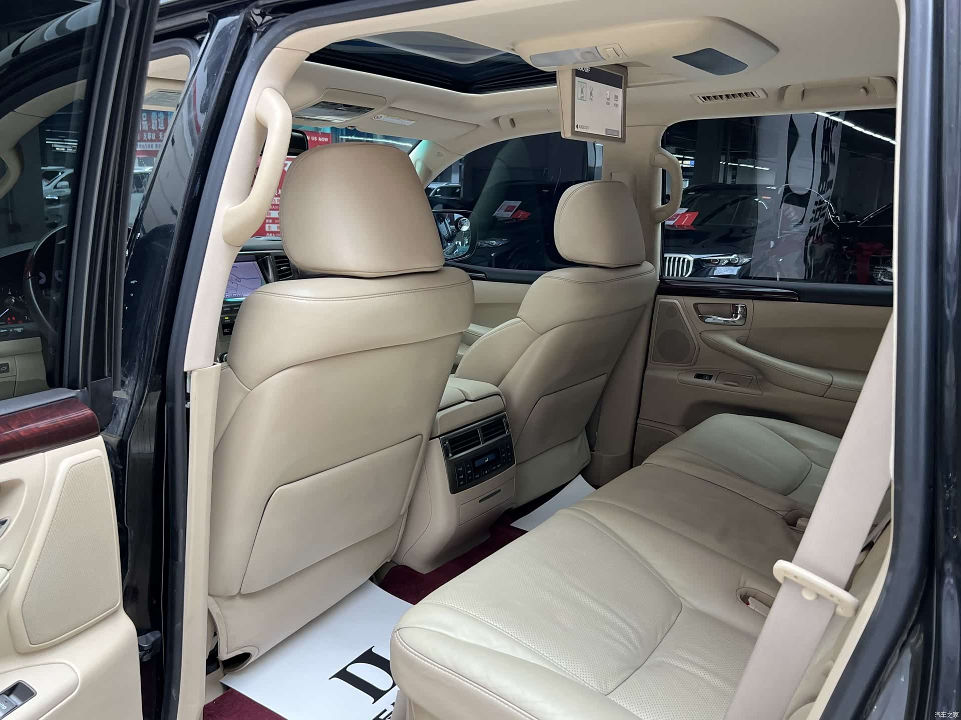 Lexus LX, 2010 13
