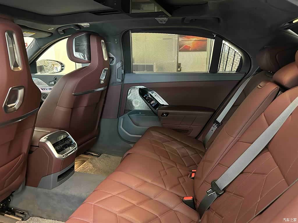 BMW i7, 2024 15