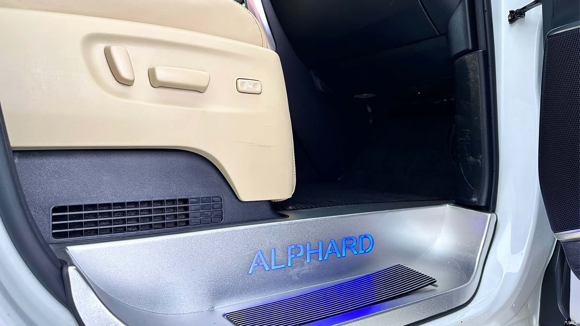 Toyota Alphard, 2020 17