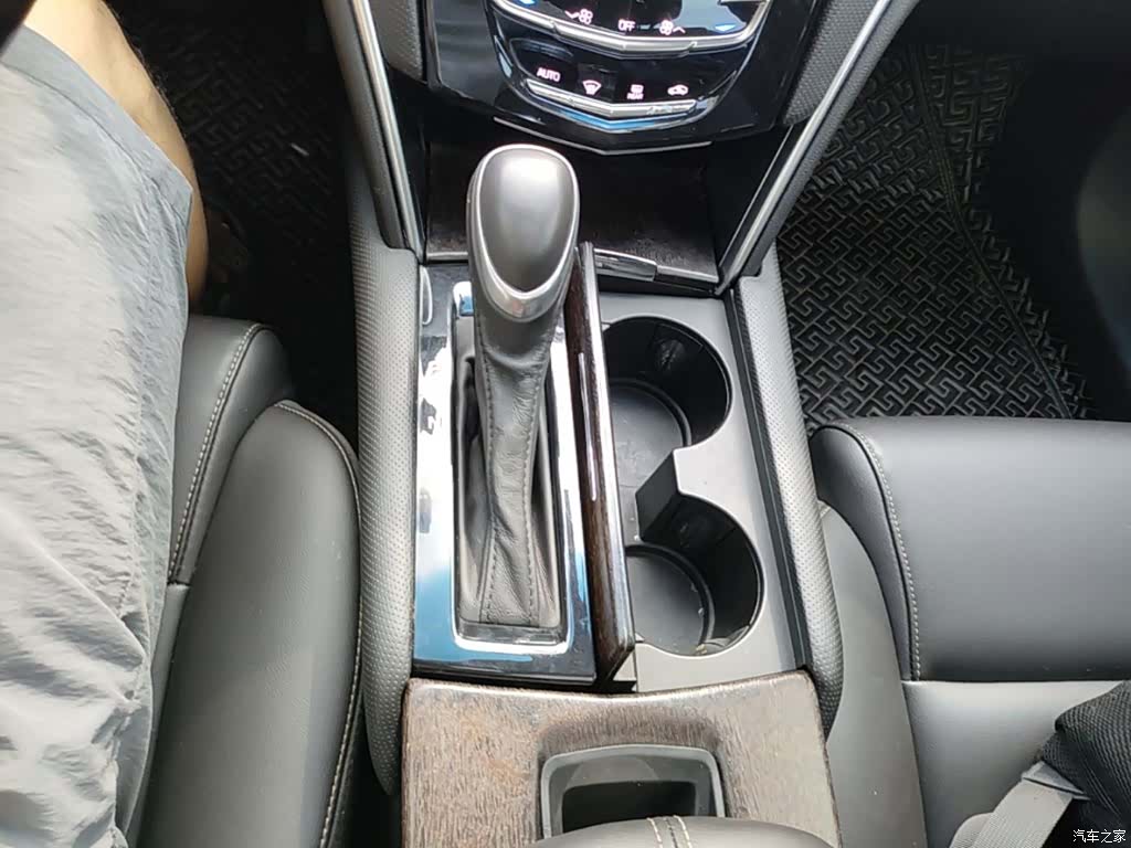 Cadillac XTS, 2019 14