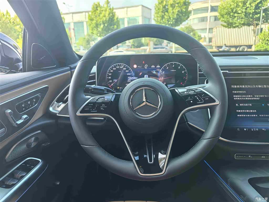 Mercedes-Benz E-Class, 2025 12