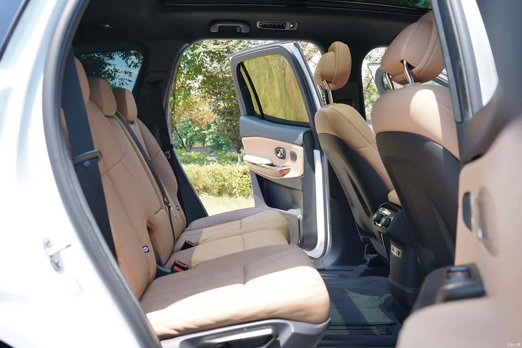 NIO ES8, 2021 8