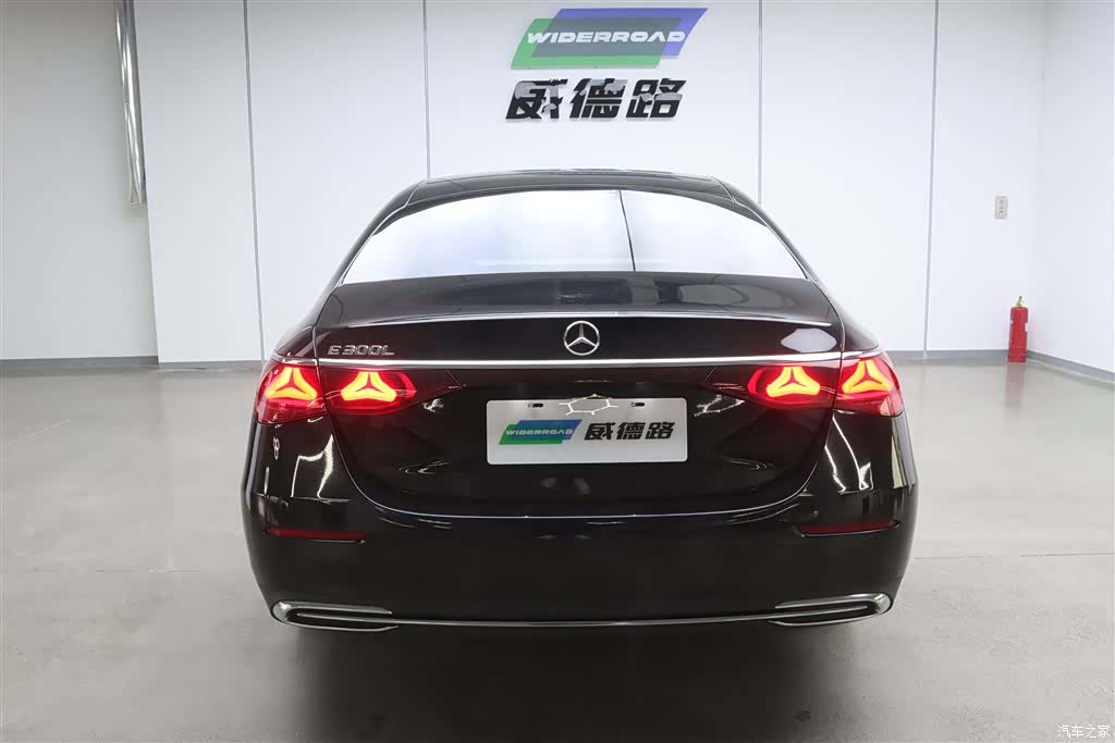 Mercedes-Benz E-Class, 2024 8