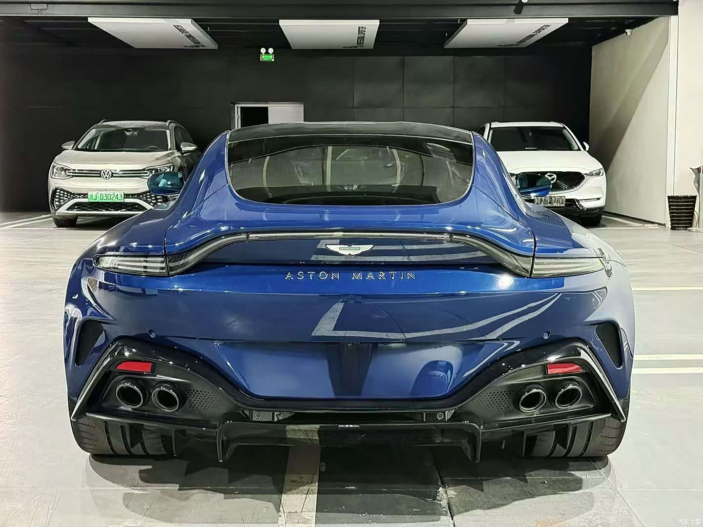 Aston Martin Vantage, 2024 все фото