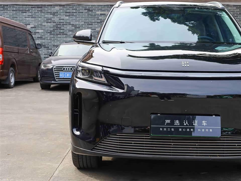 Landwind E5 PLUS