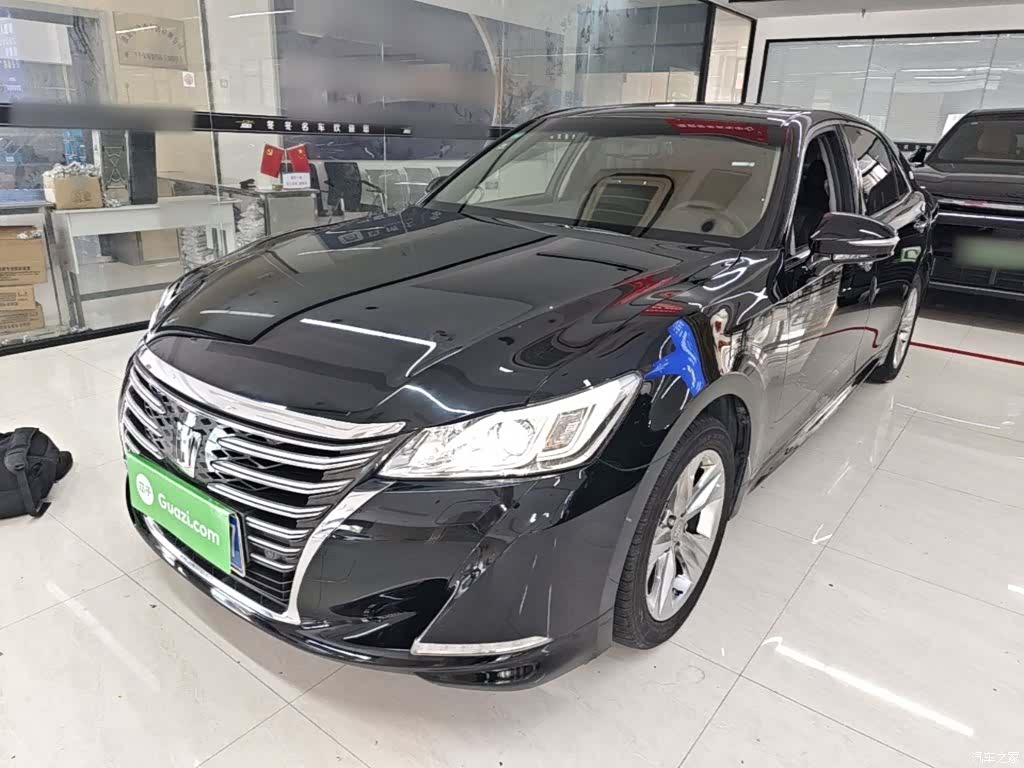 Toyota Crown, 2015 1
