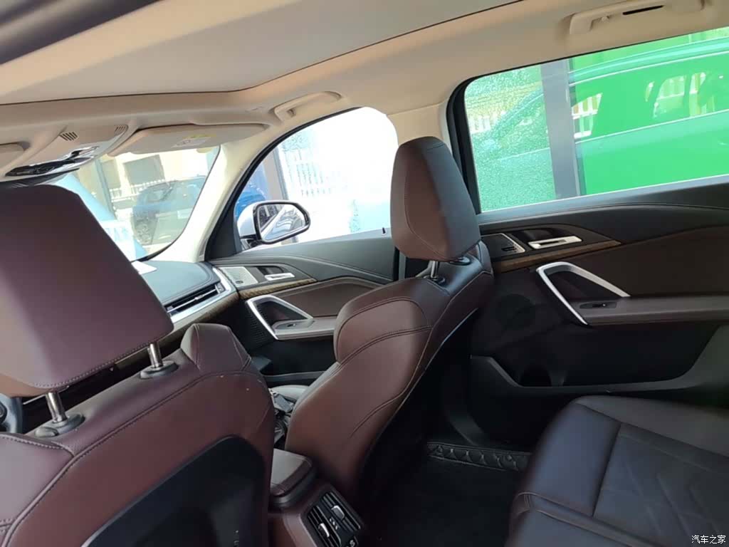 BMW iX1, 2023 25