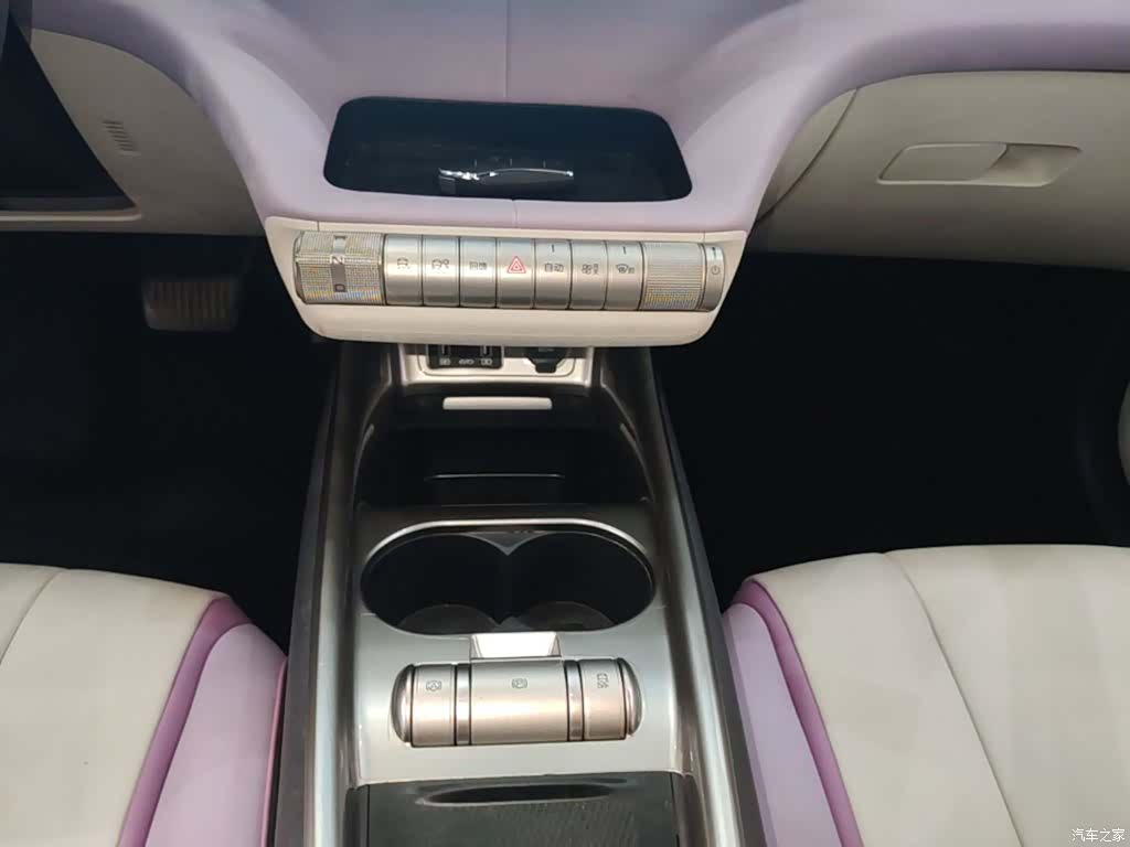 BYD Dolphin, 2022 14