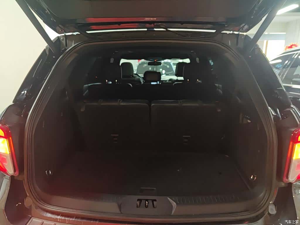 Ford Explorer, 2022 15