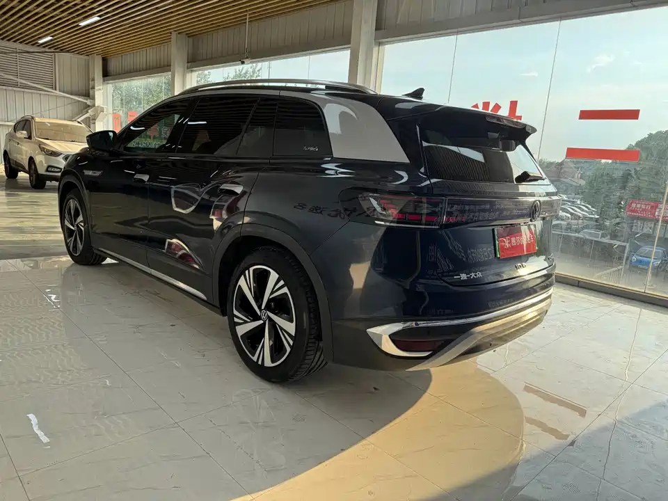 Volkswagen ID.6 CROZZ