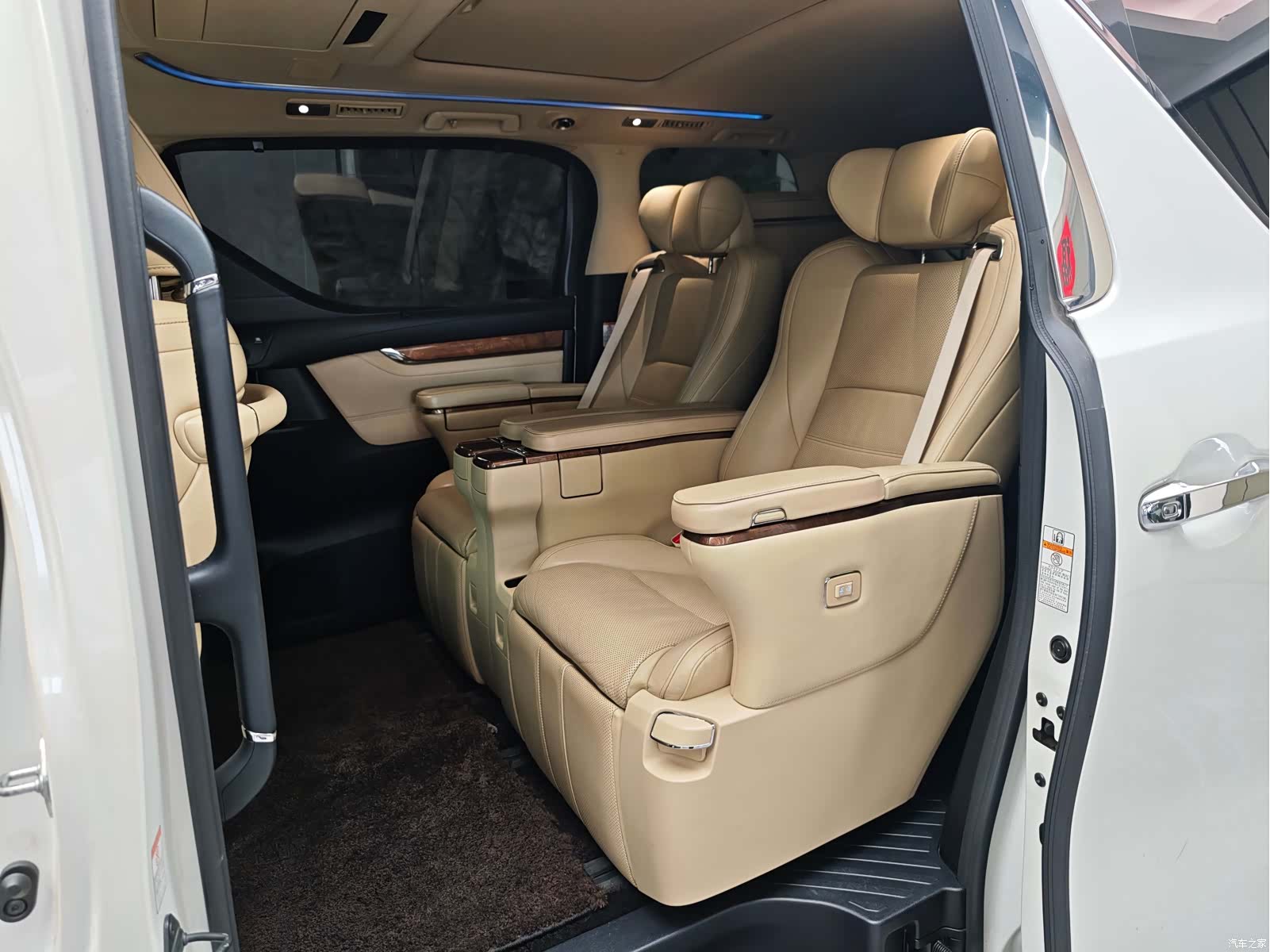 Toyota Alphard, 2018 7