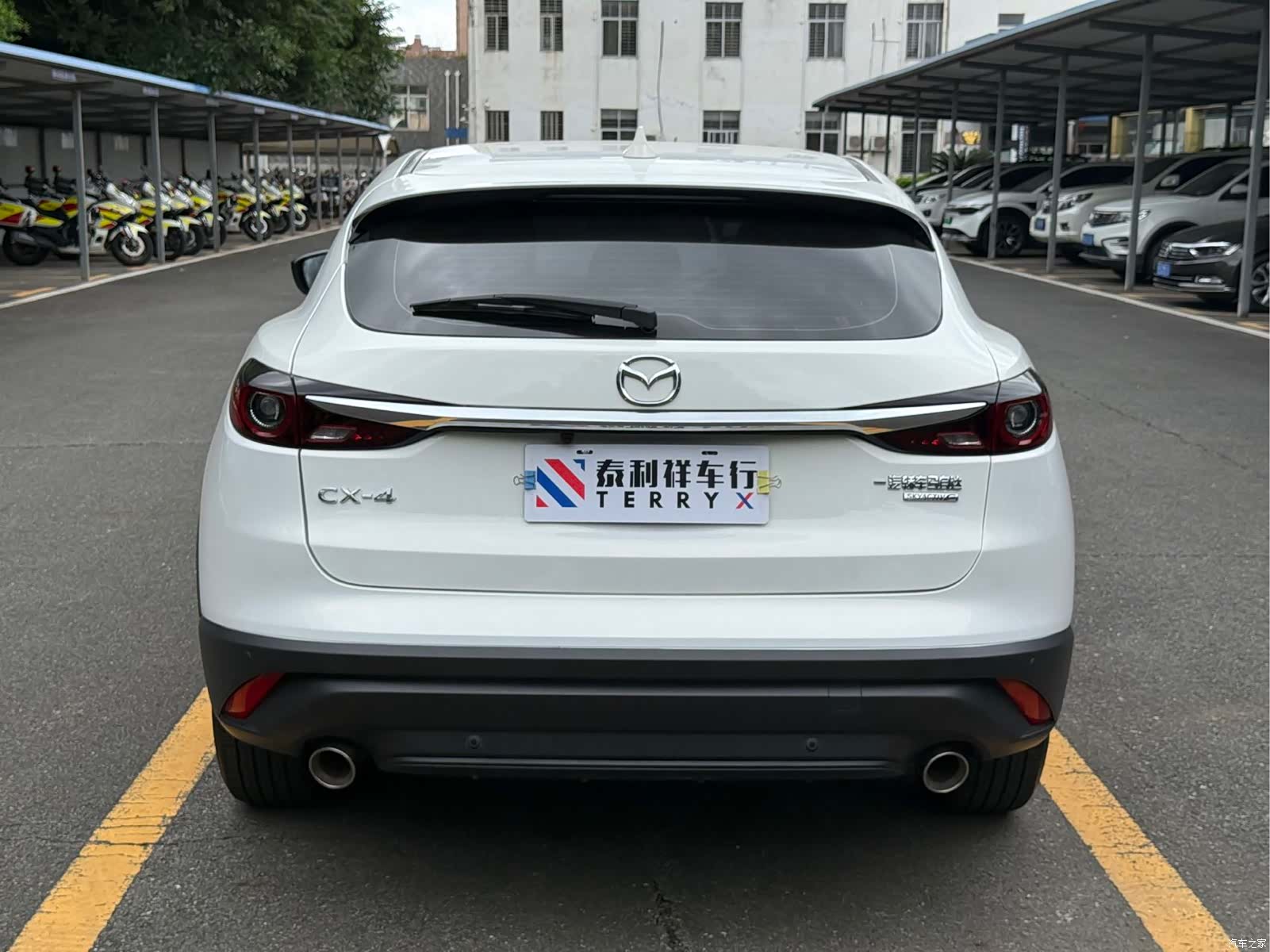 Mazda CX-4, 2023 все фото