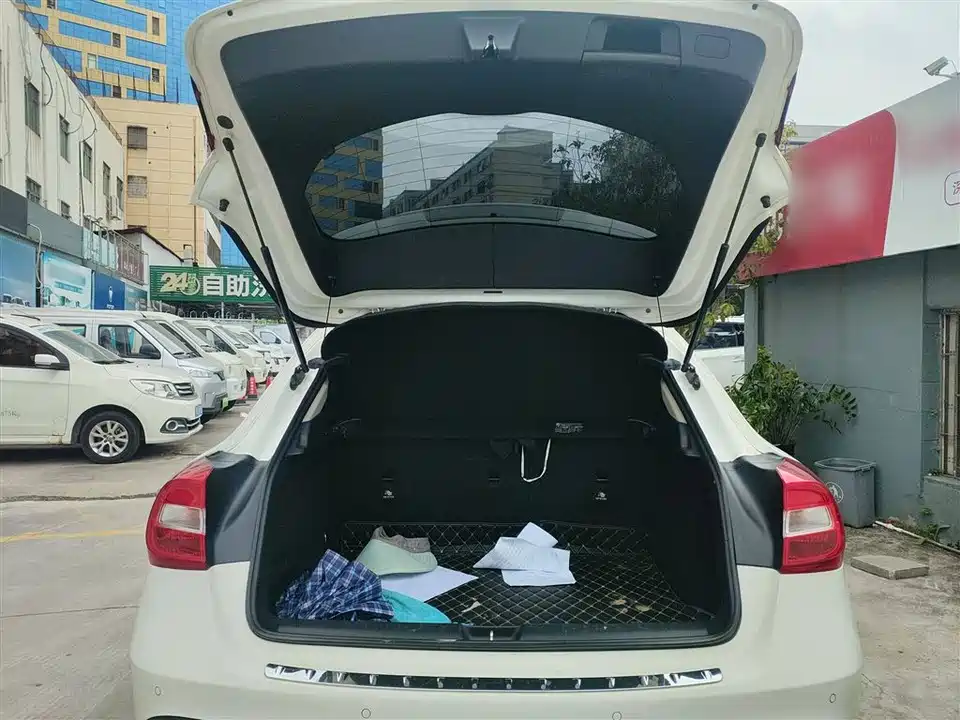Mercedes-Benz GLA Mercedes-Benz GLA