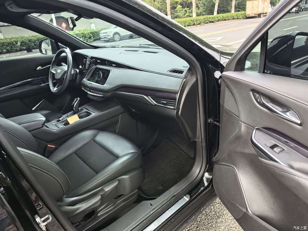 Cadillac XT4, 2022 4