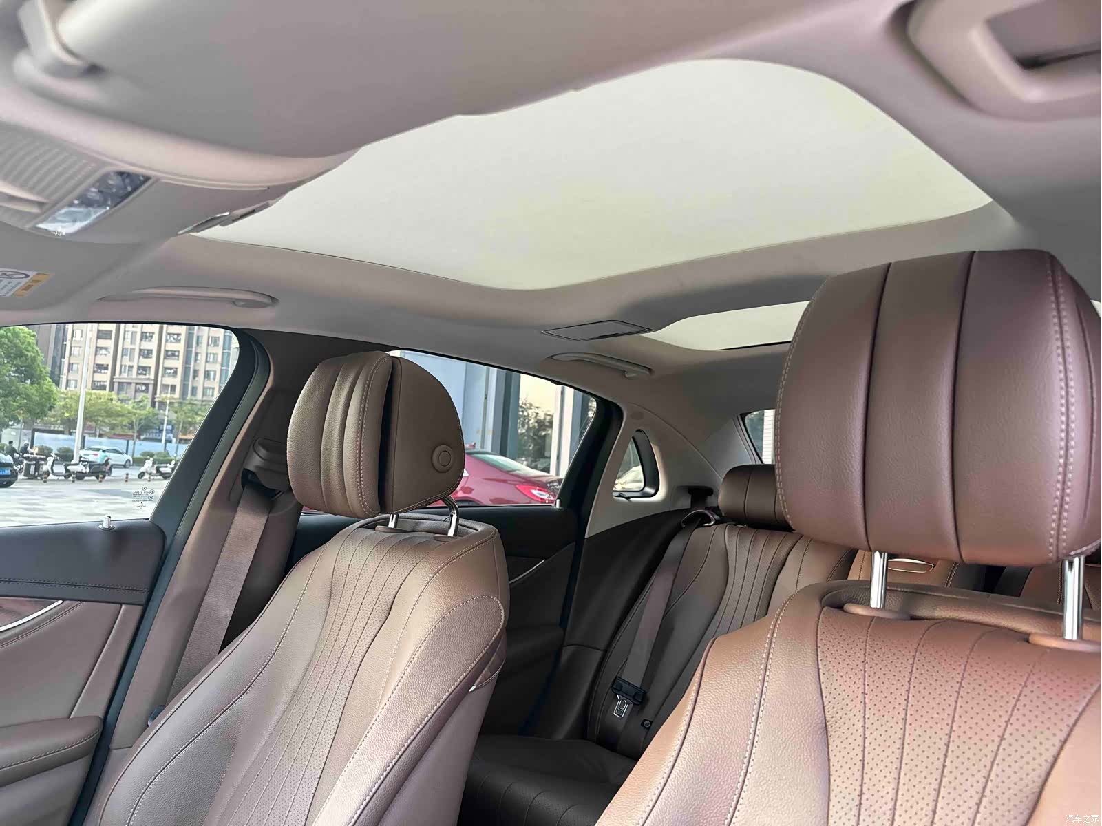 Mercedes-Benz E-Class, 2022 24