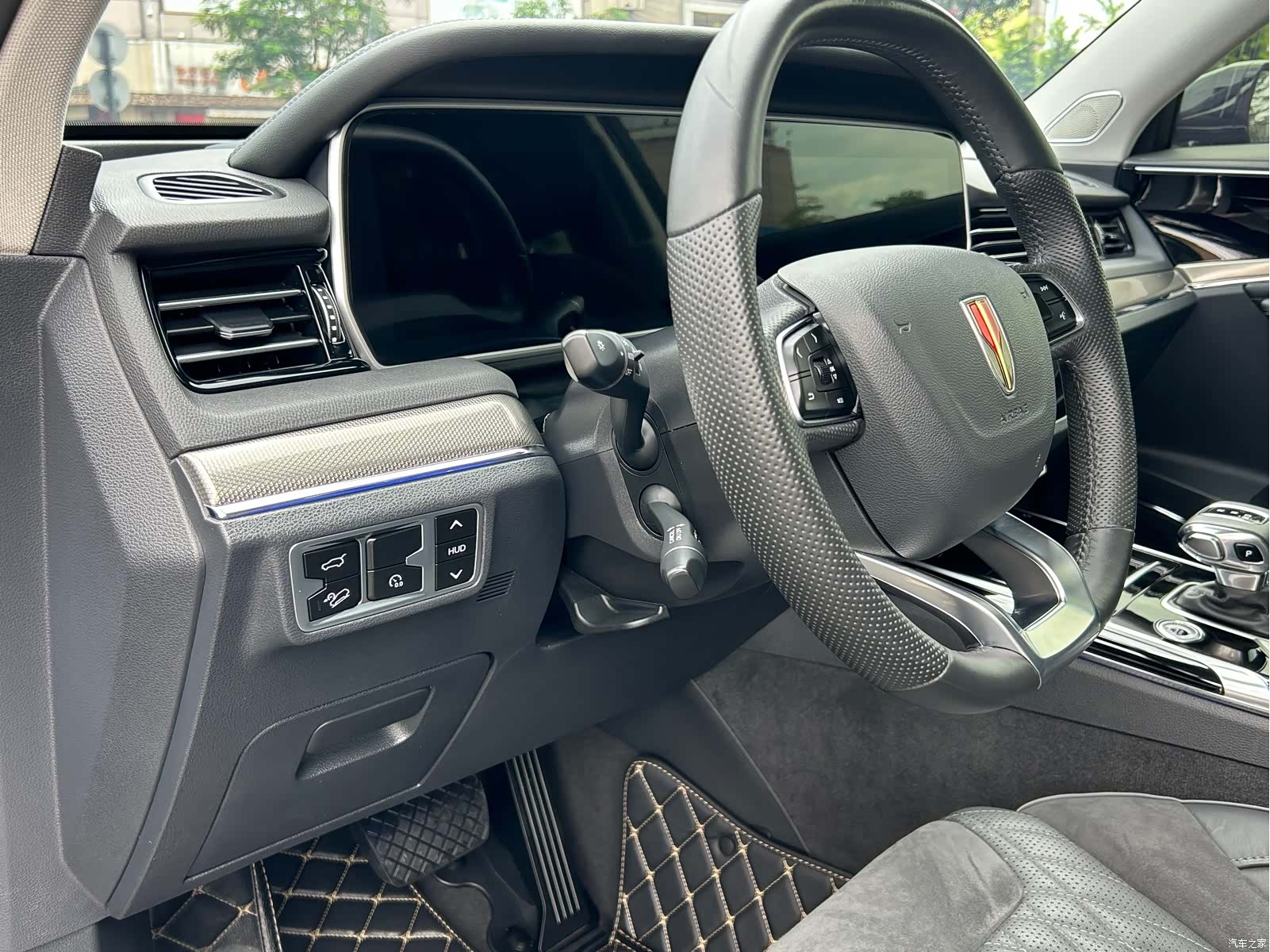 Hongqi HS5, 2023 11