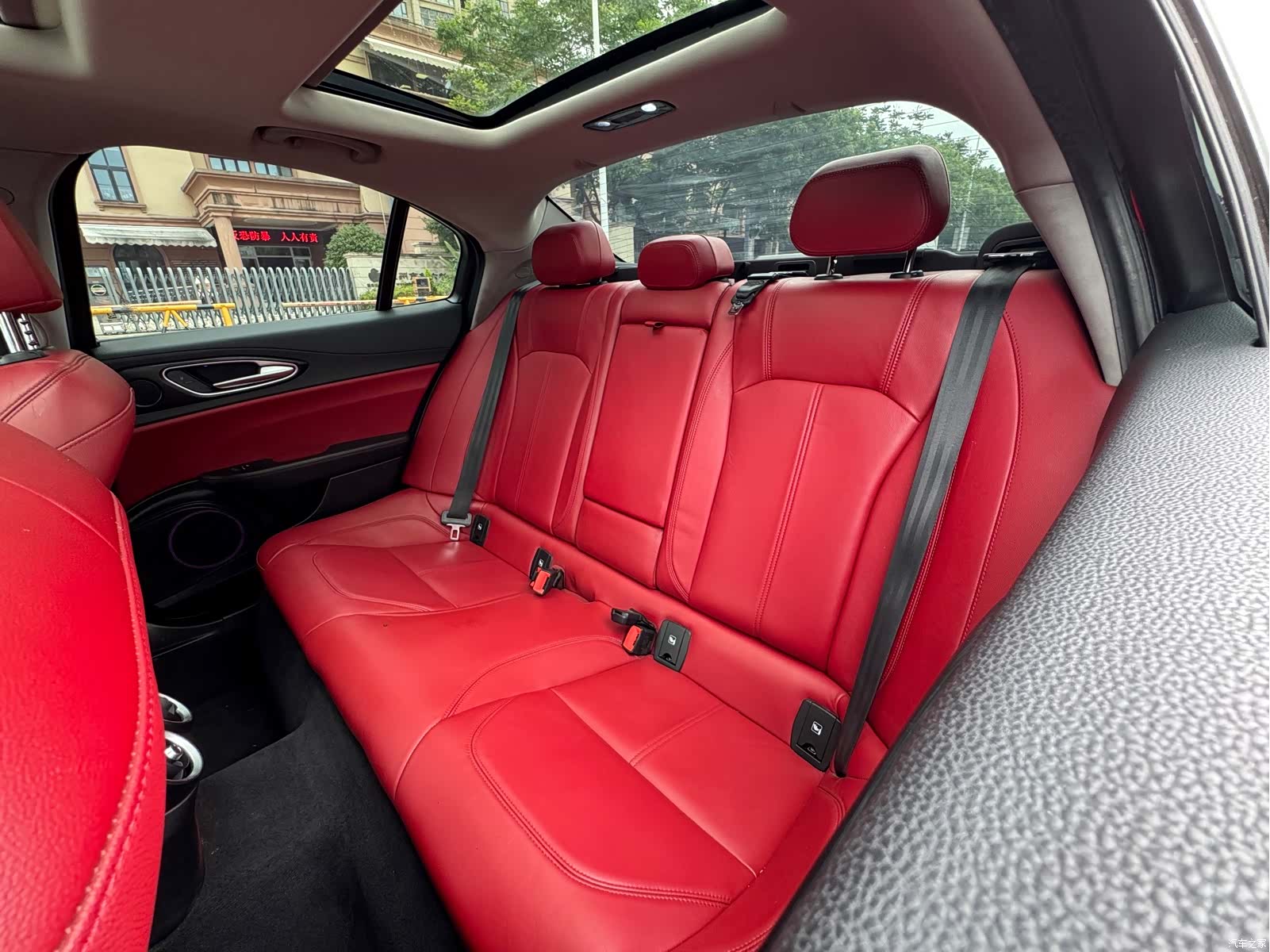 Alfa Romeo Giulia, 2017 12