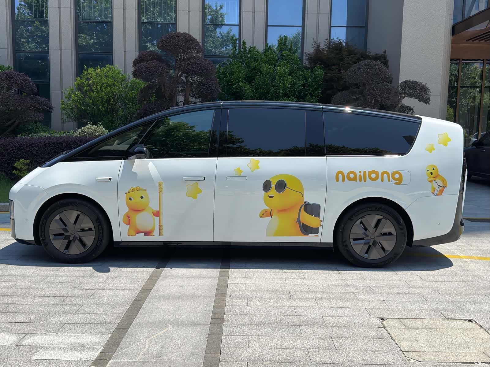 Li Auto MEGA, 2025 12