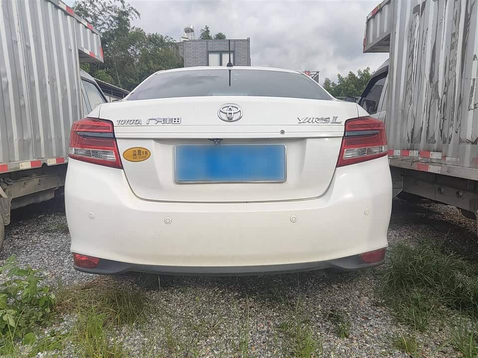 Toyota YARiS L to enjoy