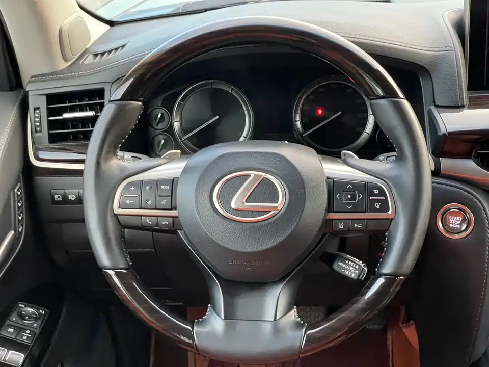 Lexus LX