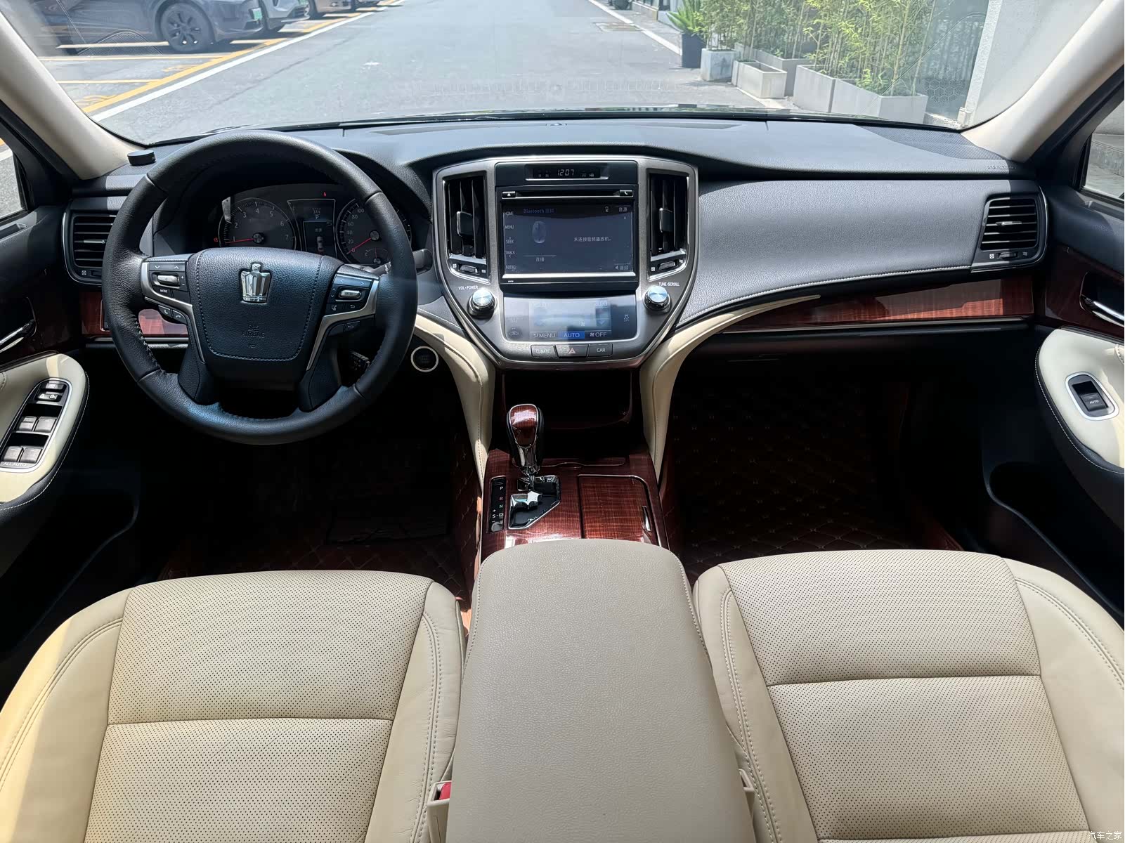 Toyota Crown, 2016 10
