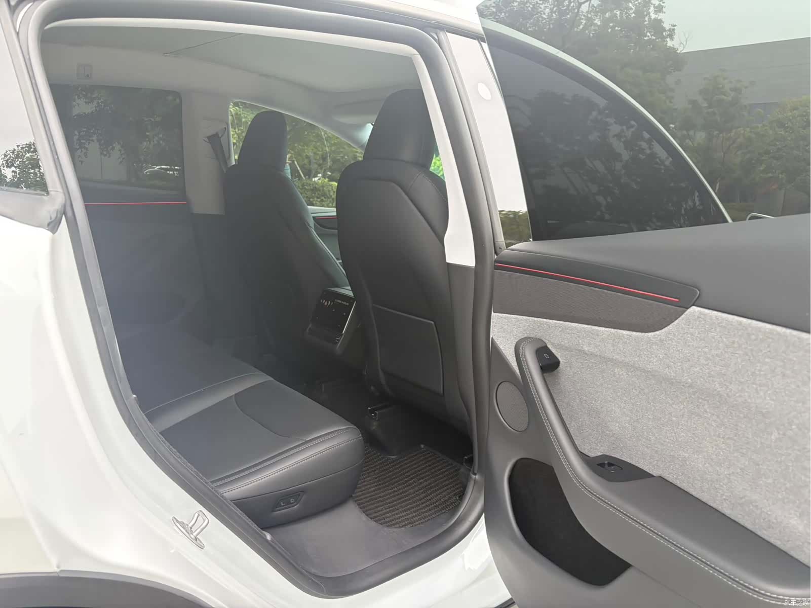 Tesla Model Y, 2025 13