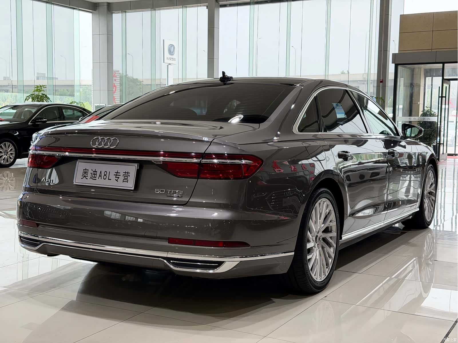 Audi A8L, 2021 3