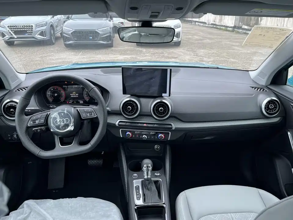 Audi Q2L Audi Q2L