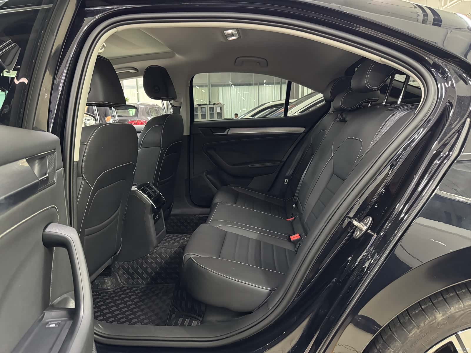 Skoda Superb, 2023 9