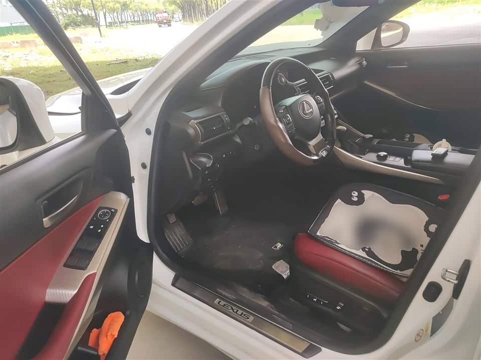 Lexus IS