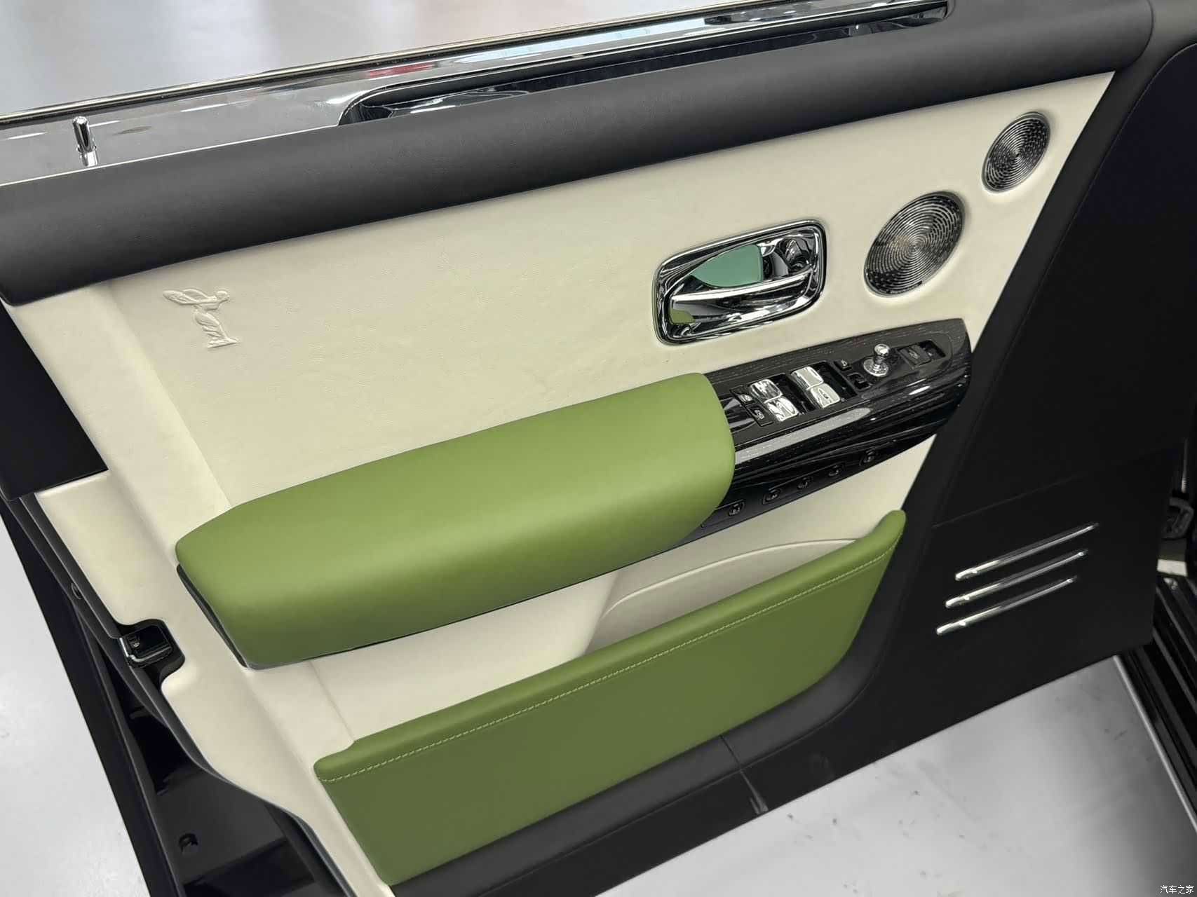 Rolls-Royce Phantom, 2023 23