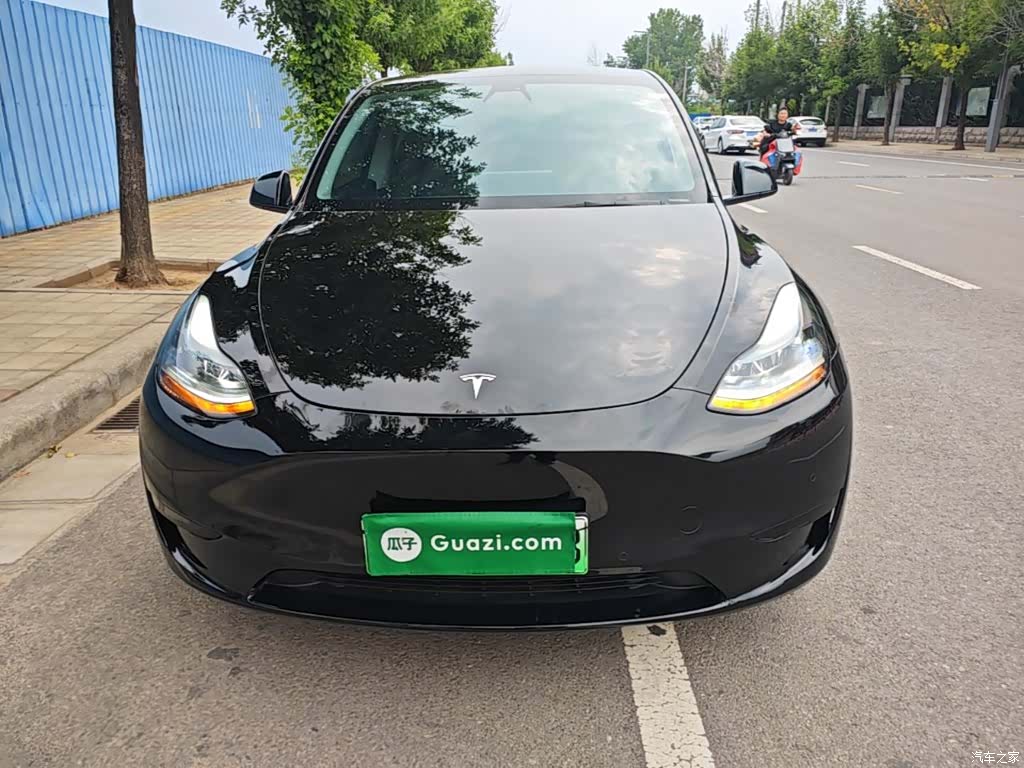 Tesla Model Y, 2022 3