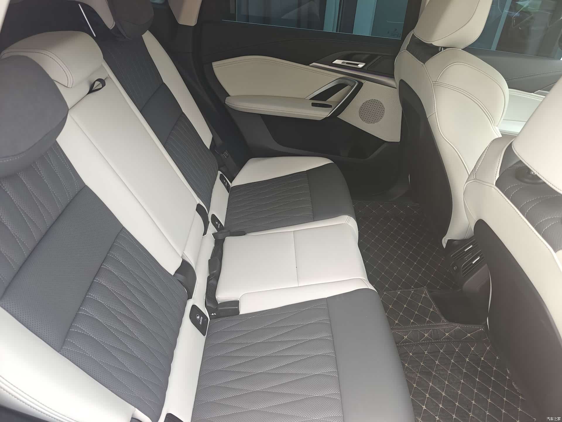 BMW iX1, 2026 6