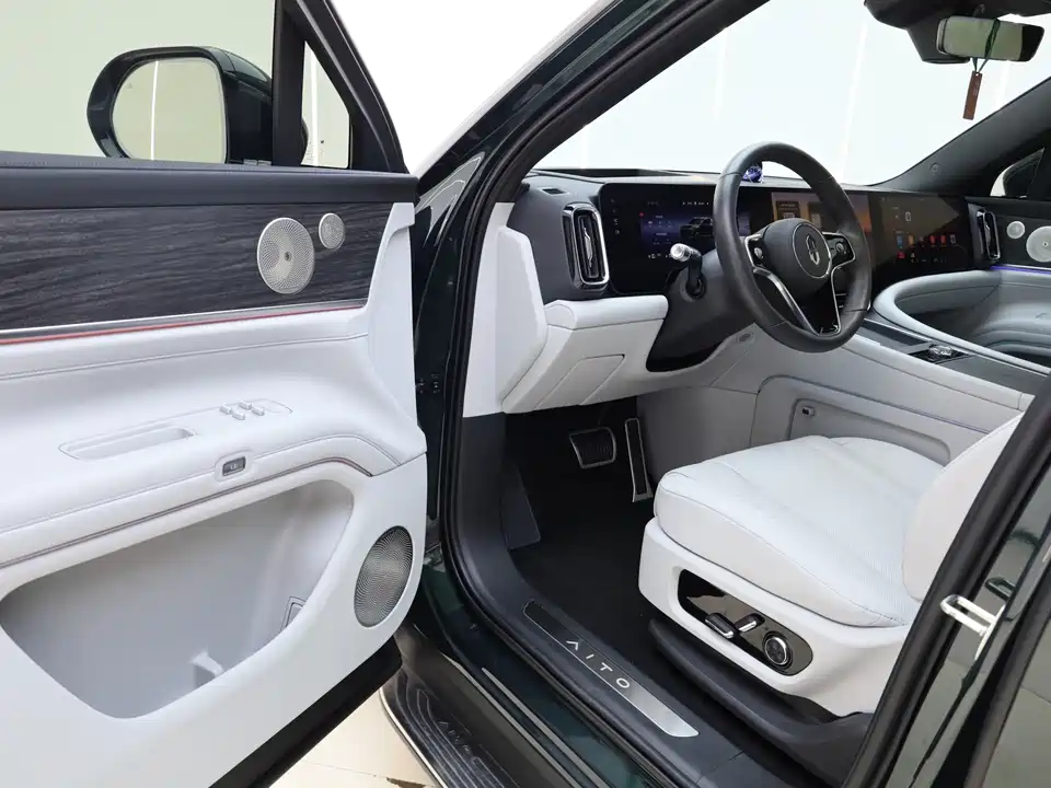 AITO Ask the world M9