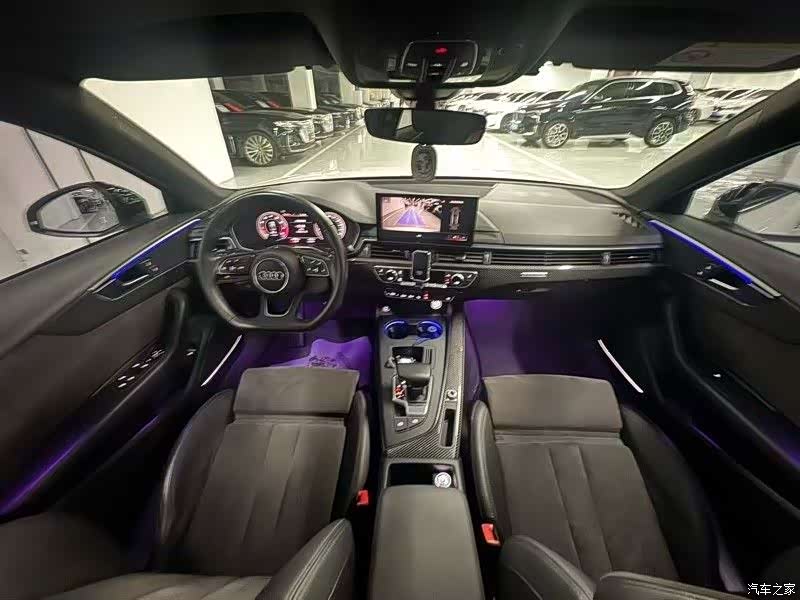 Audi A4L, 2020 все фото