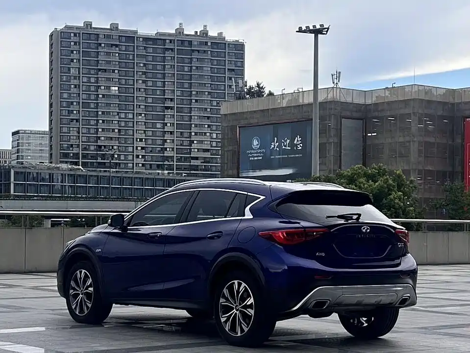 Infiniti QX30