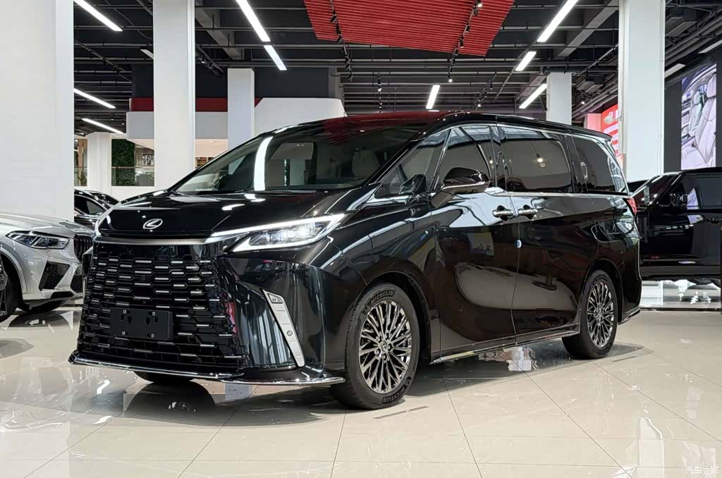 Lexus LM, 2024 1