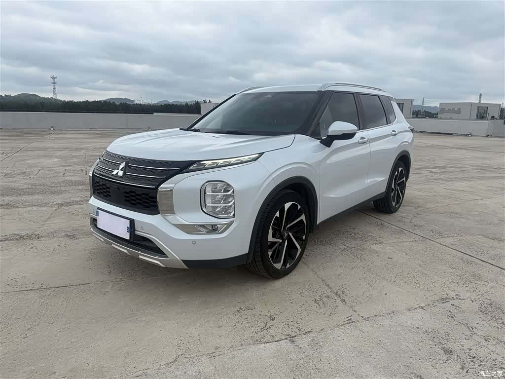 Mitsubishi Outlander, 2023 1