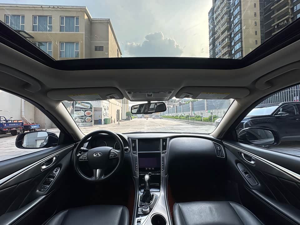 Infiniti Q50L