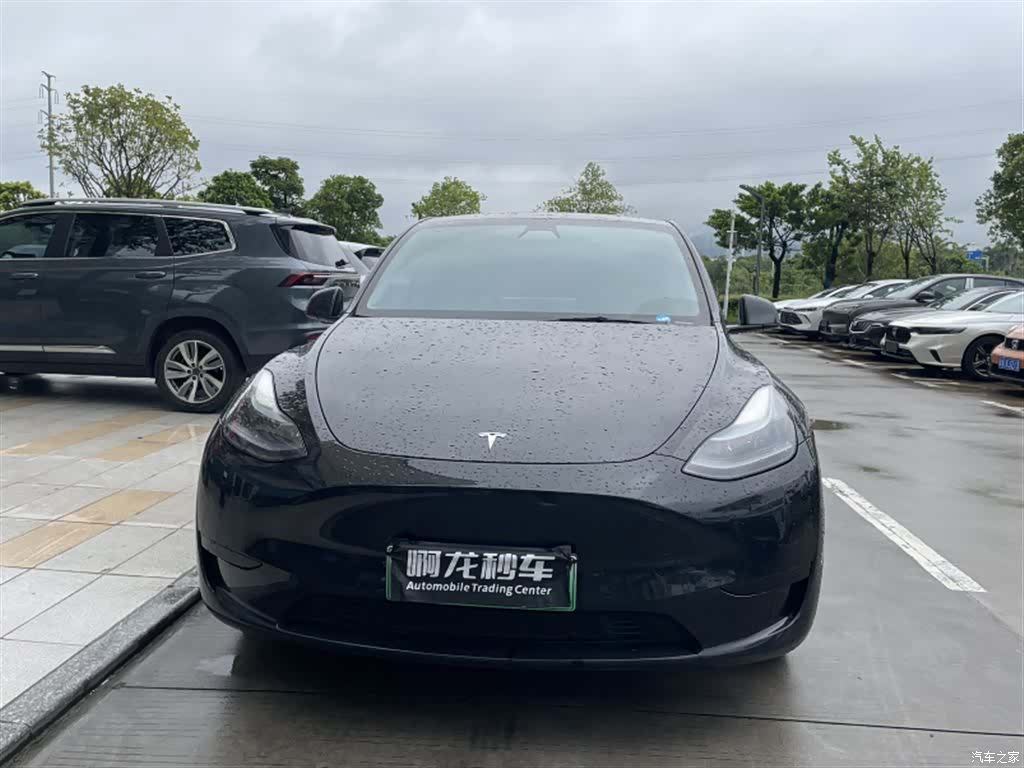 Tesla Model Y, 2023 2