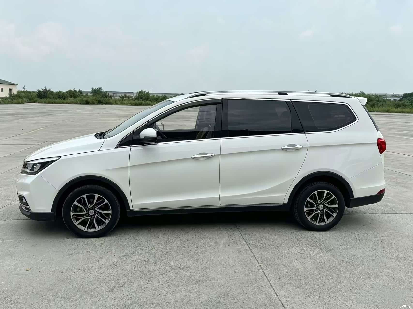 Wuling 730, 2017 8