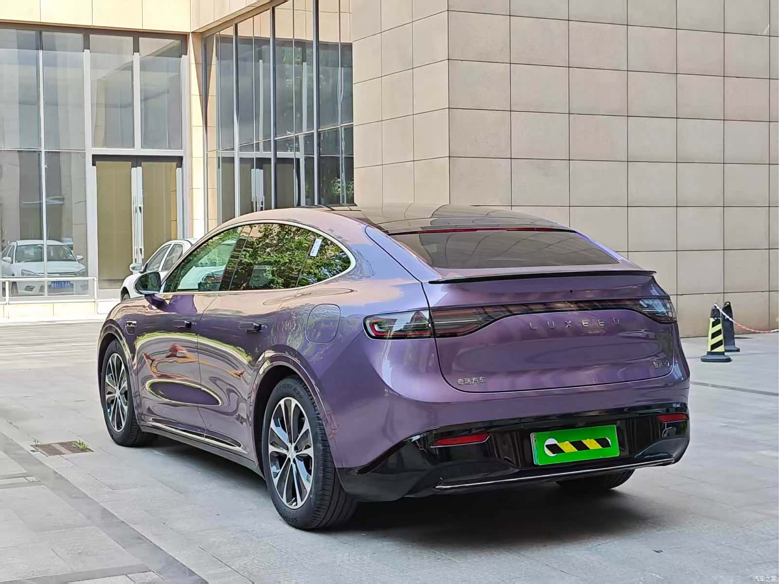 Luxeed R7, 2025 7