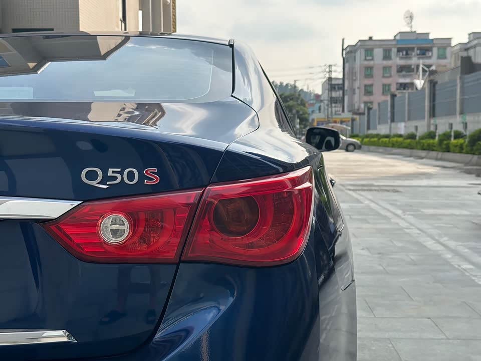 Infiniti Q50L