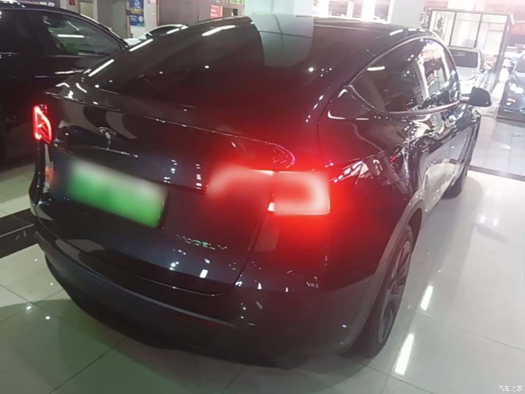 Tesla Model Y, 2024 7