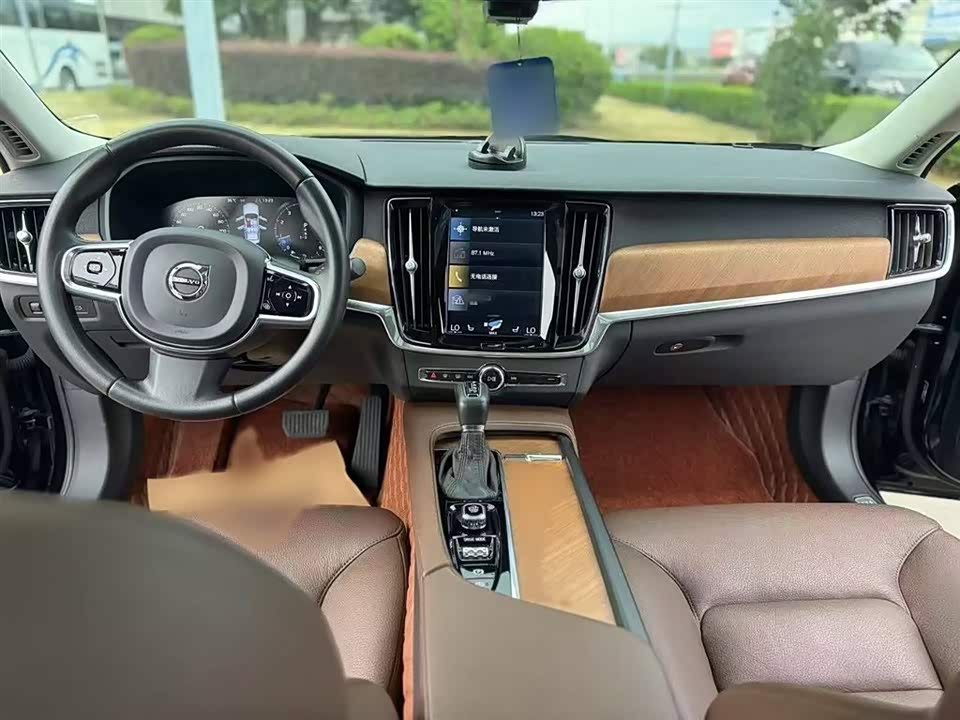 Volvo S90