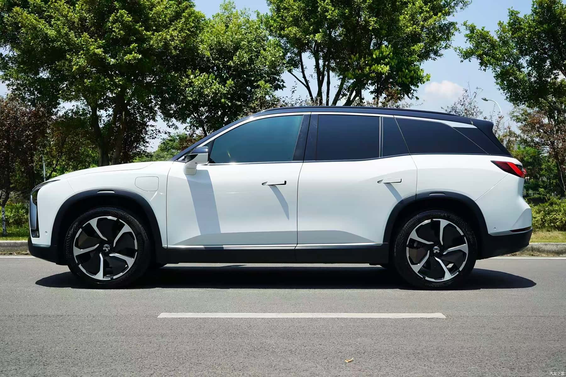 NIO ES8, 2021 3