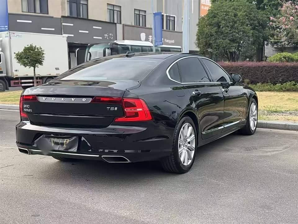 Volvo S90