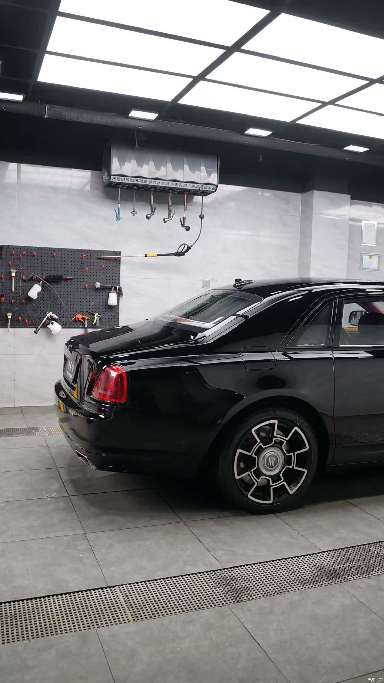 Rolls-Royce Ghost, 2016 3