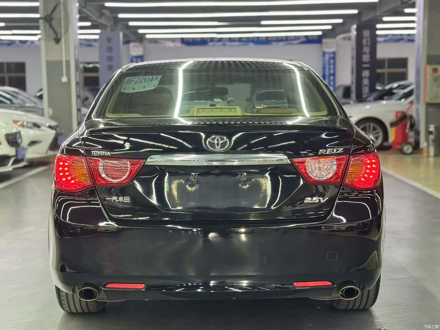 Toyota 2.5V, 2012 8