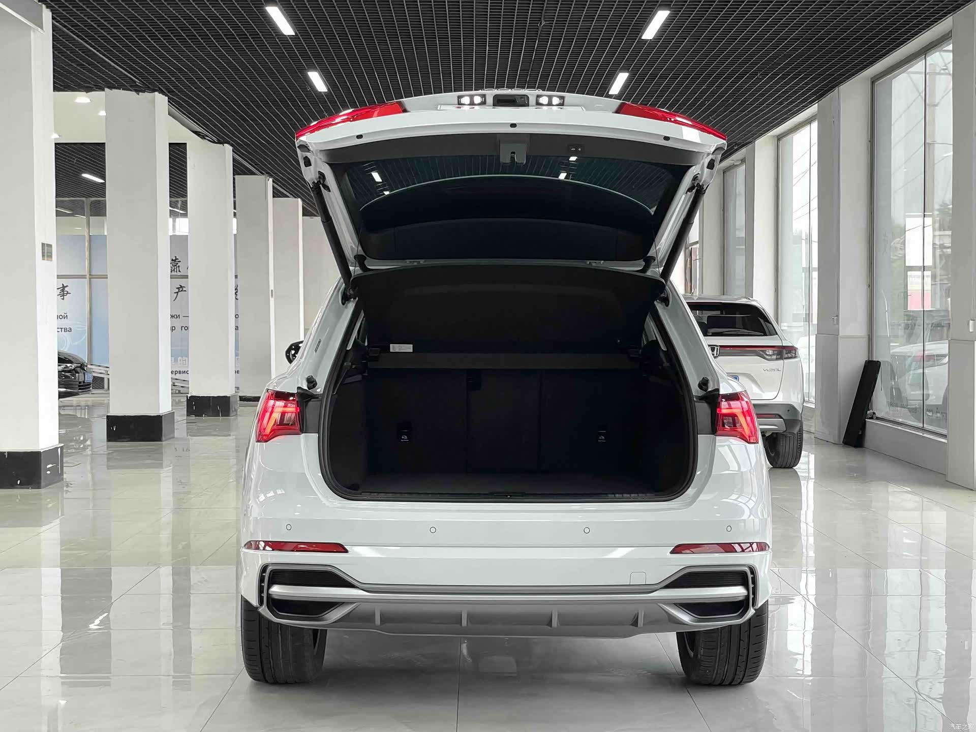 Audi Q3, 2023 16